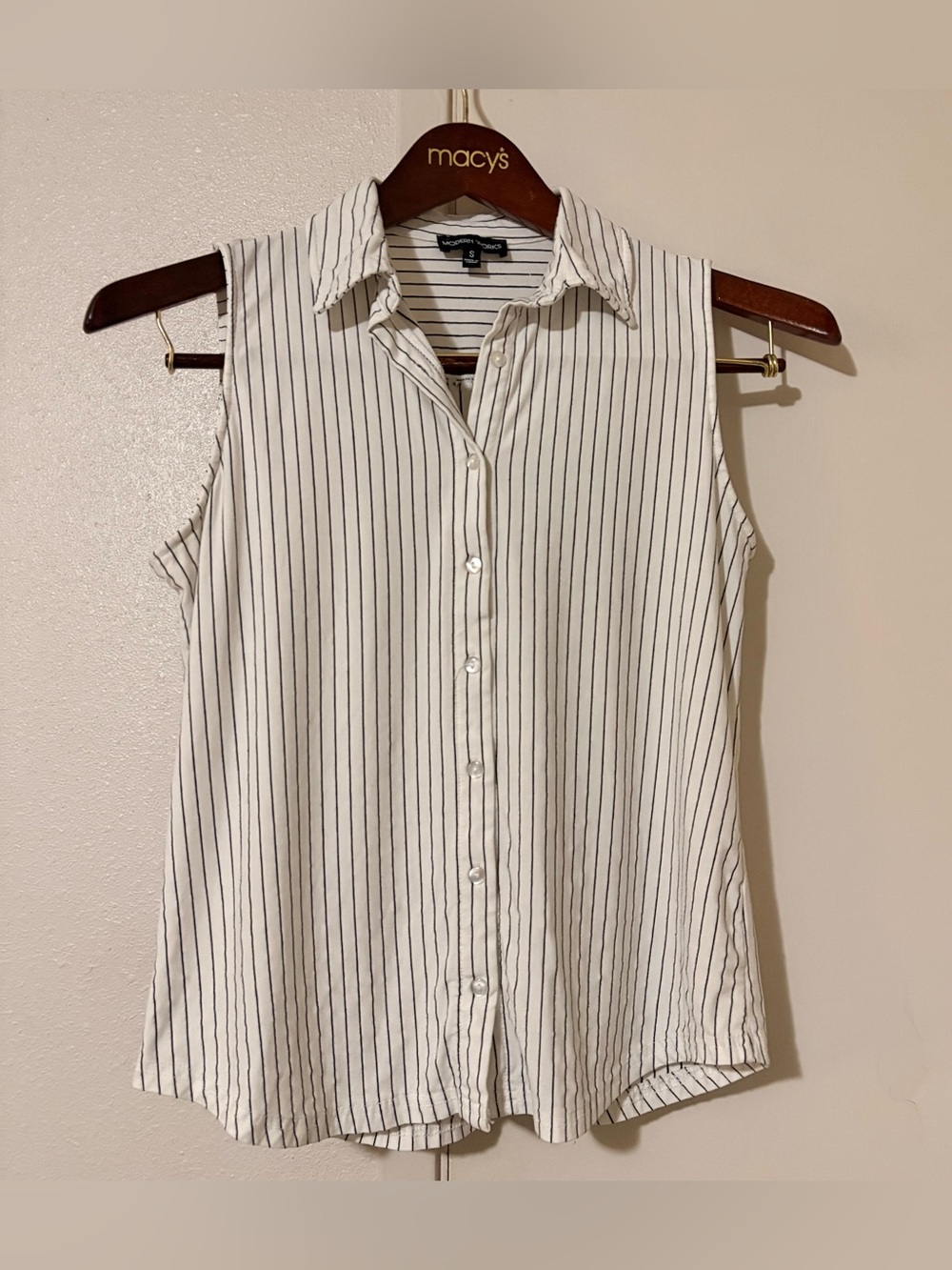 Modern Works Small Sleeveless White & Black Pinstripe Button-Down Collared Top